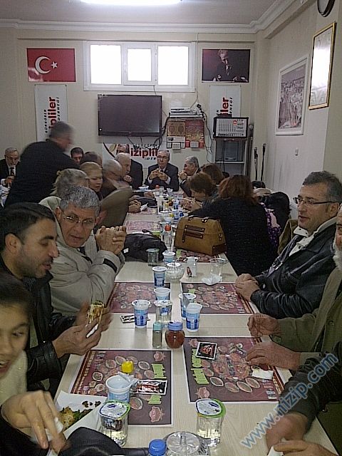 Güngören Nizipliler derneginde kahvaltı