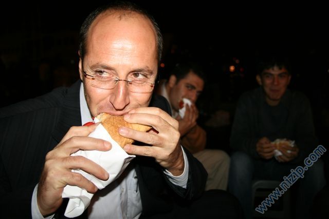 Nizami Dürüm Nasıl Tutulur?
