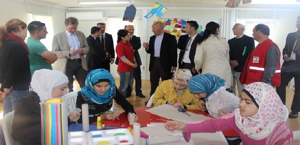 İsviçre Heyeti Nizip'te Sığınmacı Kamplarını Ziyaret ...