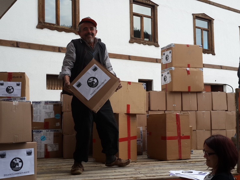 Azdavay'dan Karkamış'a Yardım Tırı Ulaşdı.