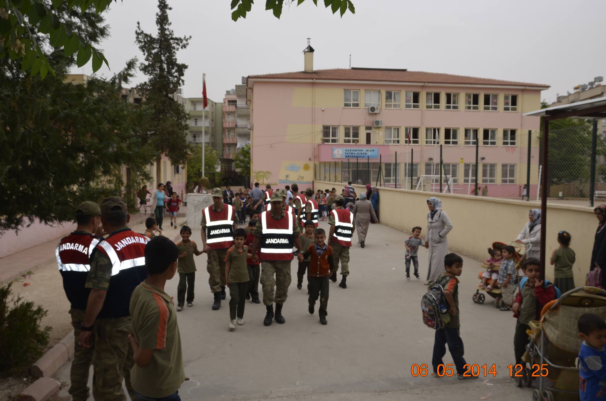 Köy Okulu Öğrencilerine Sinema Jandarmadan