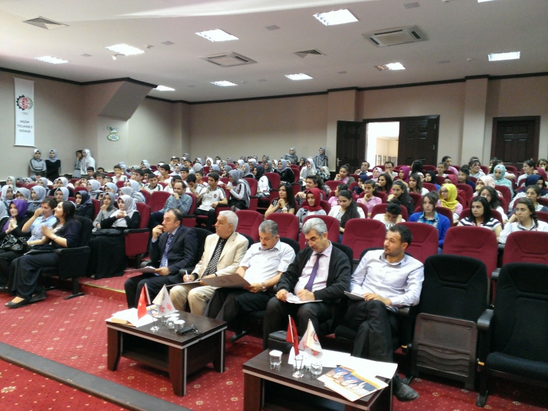 Liseler Arası Münazara Şöleninde Çeyrek Final!