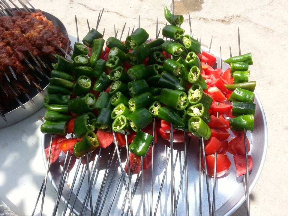 Sahre (piknik) deyince akla gelen ilk önce kebap yapım ve hazırlanışı