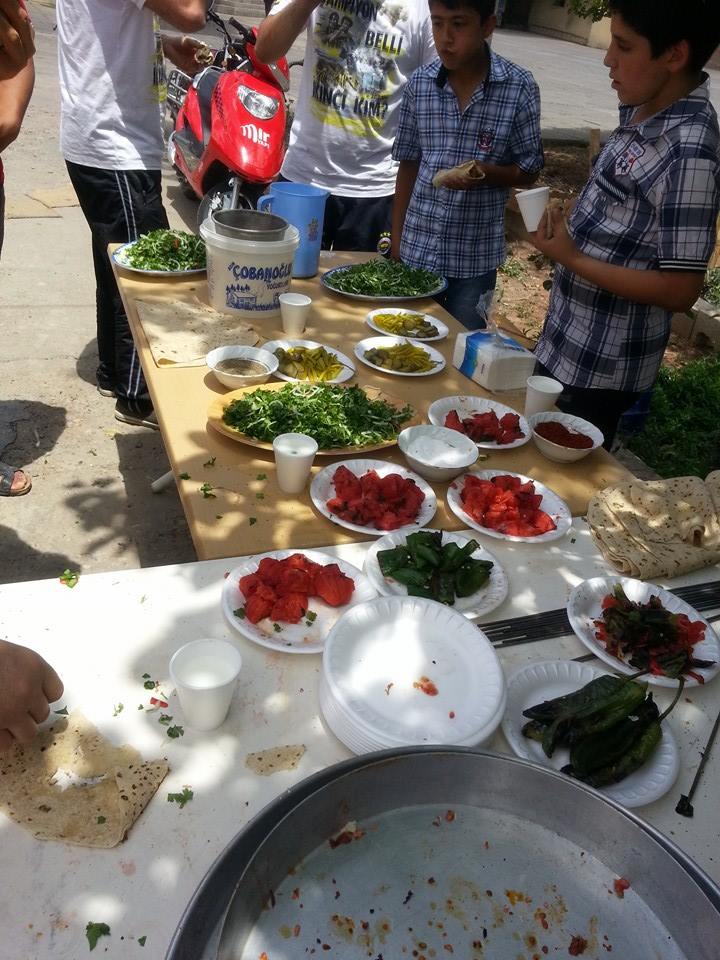 Sahre (piknik) deyince akla gelen ilk önce kebap yapım ve hazırlanışı