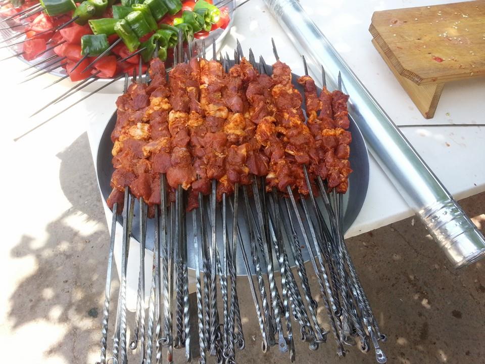 Sahre (piknik) deyince akla gelen ilk önce kebap yapım ve hazırlanışı