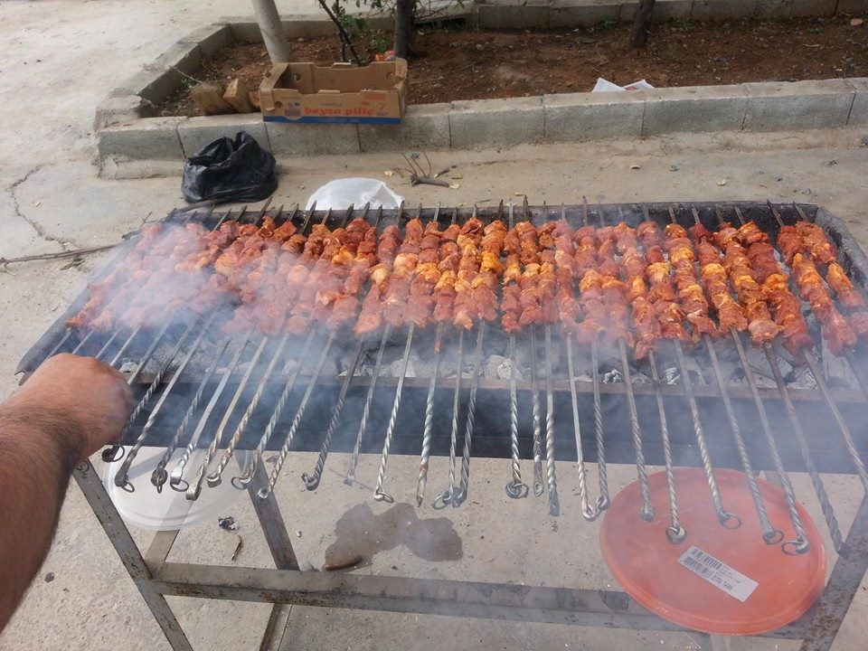 Sahre (piknik) deyince akla gelen ilk önce kebap yapım ve hazırlanışı