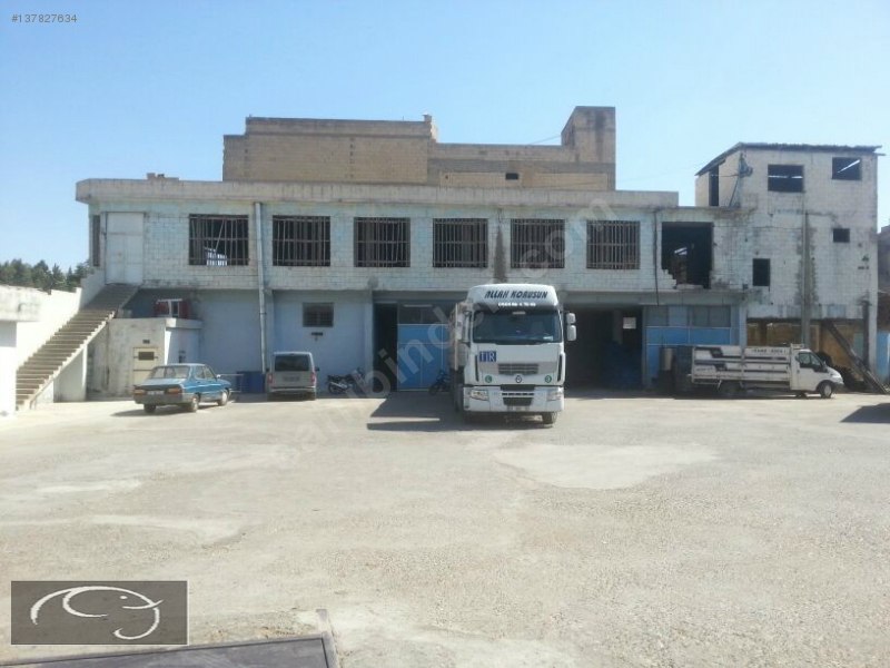 Nizip te ihtiyaçtan acil satılık yol üzeri köşe başı fabrika