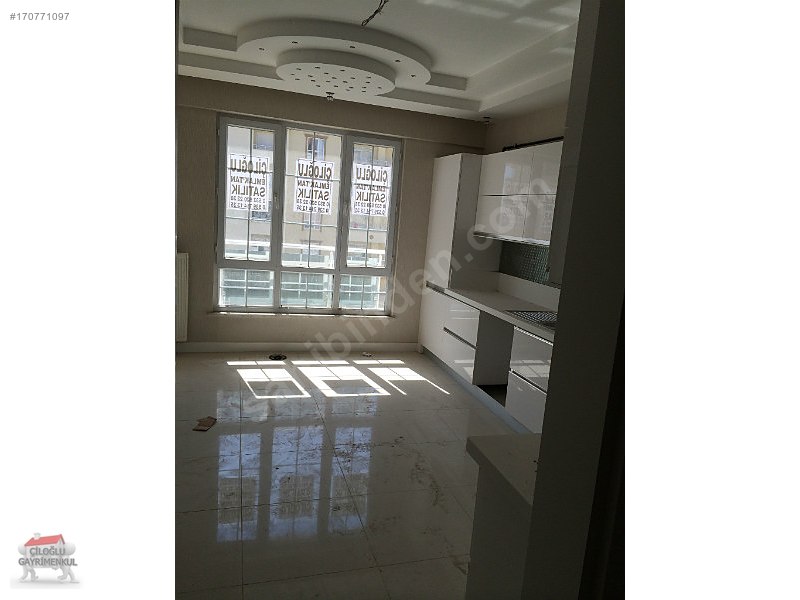 4+1 2 banyo 220 m2 3 Kat Çınar Sitesinde Daire