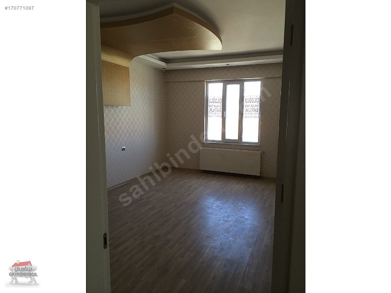 4+1 2 banyo 220 m2 3 Kat Çınar Sitesinde Daire