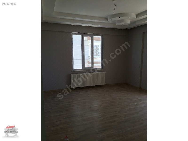 4+1 2 banyo 220 m2 3 Kat Çınar Sitesinde Daire