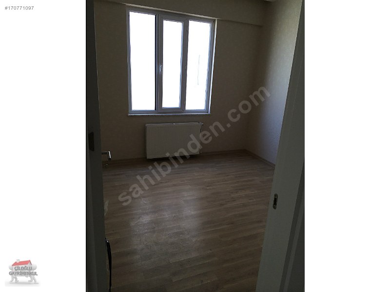 4+1 2 banyo 220 m2 3 Kat Çınar Sitesinde Daire