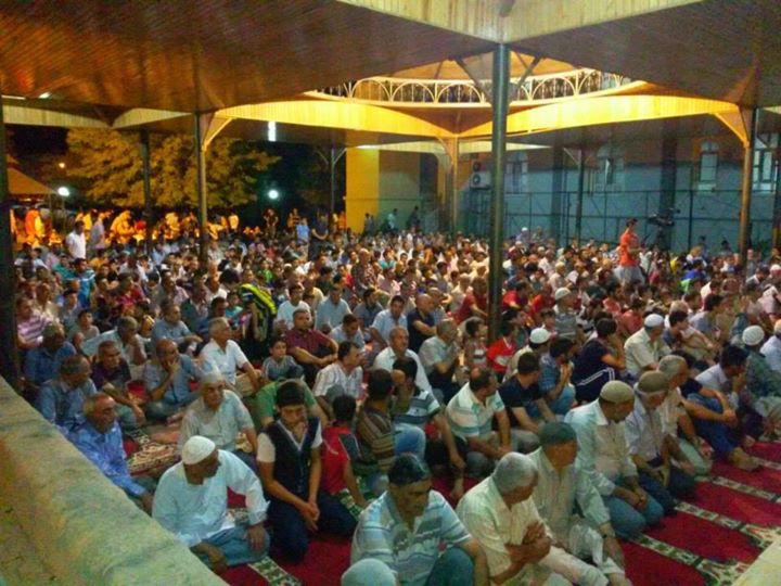 Nizip'liler kadir gecesinde her sene olduğu gibi akın akın camiilere koştular