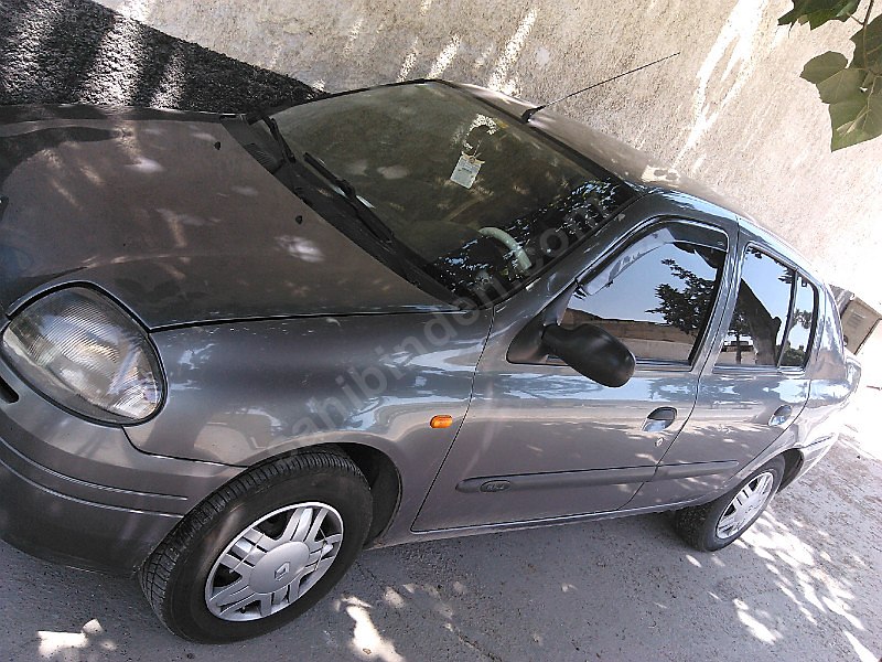 Temiz aile arabası clio 1.4 rna klimalı