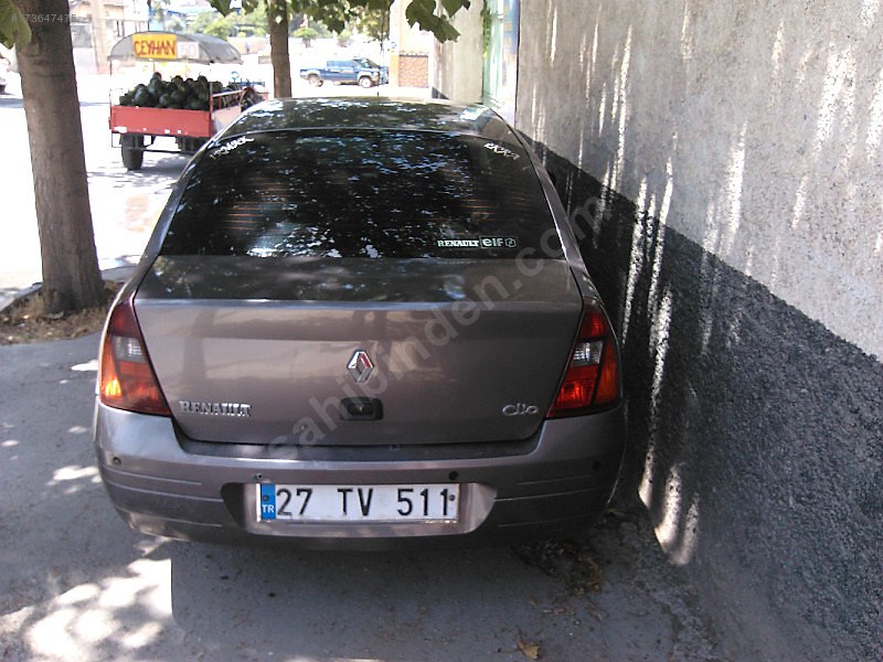 Temiz aile arabası clio 1.4 rna klimalı