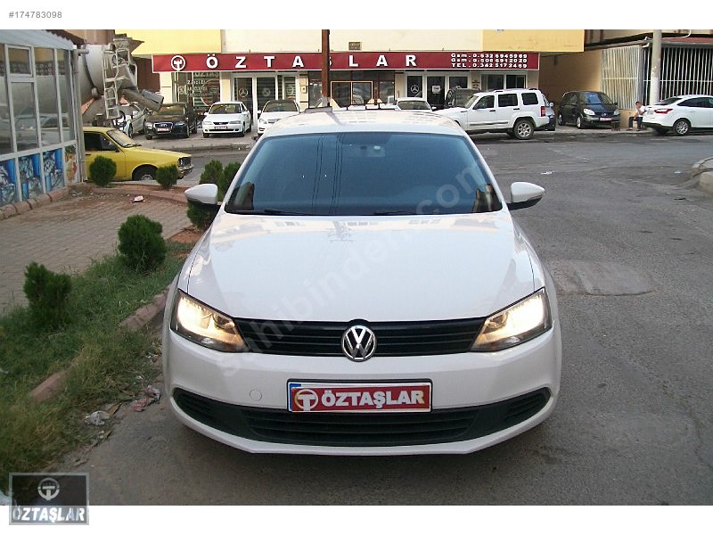 öztaşlar'dan 2012 1.6tdı trendline jetta hatasız boyasız