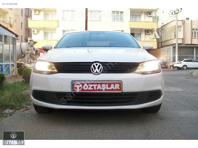 öztaşlar'dan 2012 1.6tdı trendline jetta hatasız boyasız