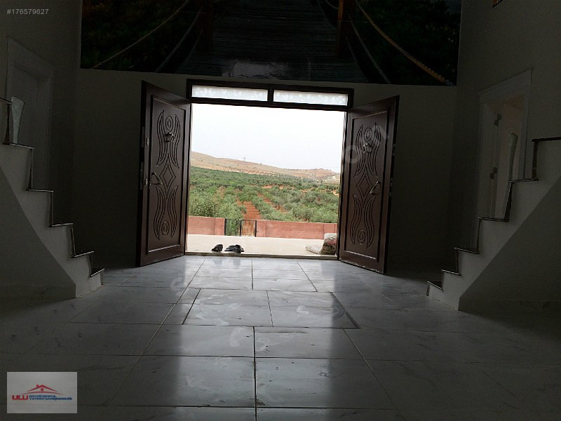 Ulu gayrimenkul den satılık havuzlu villa ana yola yakın
