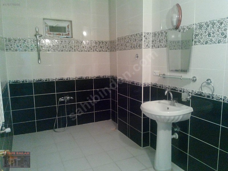 Tepe emlaktan nizip merkezde kiralık 3+1 lüx daire