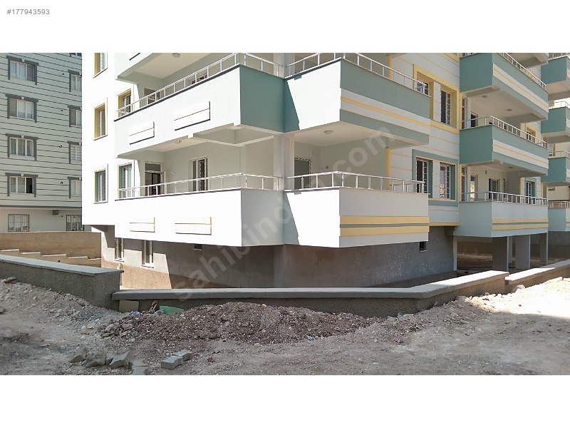 185 m yeni daire önü park
