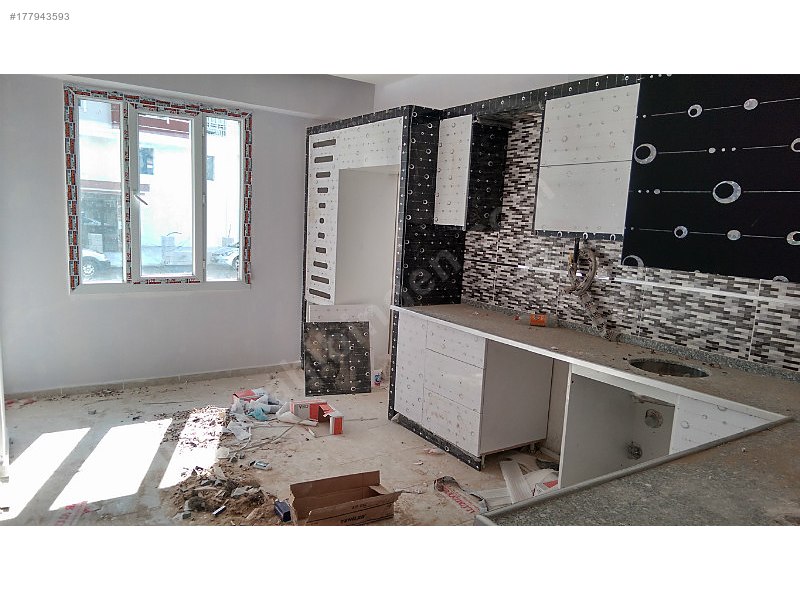 185 m yeni daire önü park