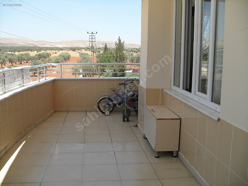 Eyüp sultan mahallesinde lüks daire altı komple dükkan yeri