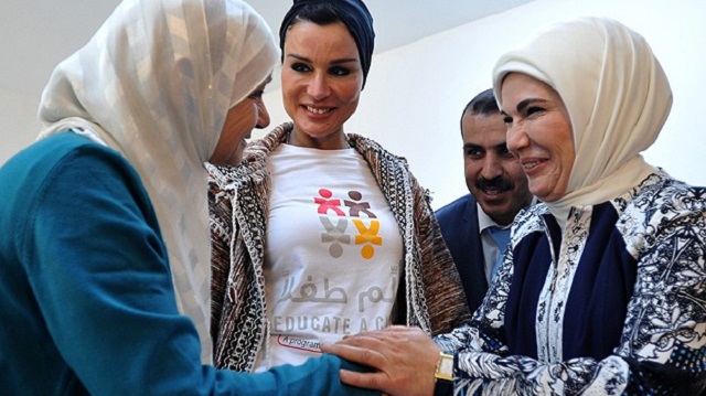 Emine erdoğan nizip'te suriyeli sığınmacılarla görüştü