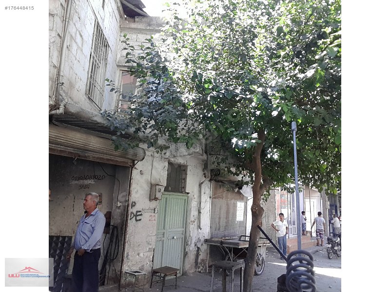 Ulu gayrimenkul dan müstakil ev altı iki dükkan yatırımlık....