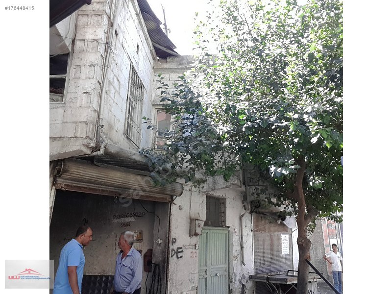 Ulu gayrimenkul dan müstakil ev altı iki dükkan yatırımlık....