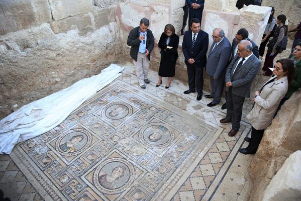 Zeugma antik kentinde yeni mozaikler
