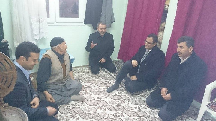 Nizip Kaymakamı Sayın Harun SARIFAKIOĞULLARI , Kıbrıs Mahallesine hane ziyaretlerinde Nizip Kaymakamı Sayın Harun SARIFAKIOĞULLARI , Kıbrıs Mahallesine hane ziyaretlerinde