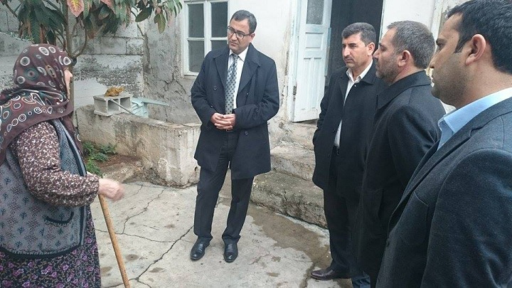Nizip Kaymakamı Sayın Harun SARIFAKIOĞULLARI, Saha Mahallesine Hane ziyaretlerinde bu Nizip Kaymakamı Sayın Harun SARIFAKIOĞULLARI, Saha Mahallesine Hane ziyaretlerinde bu