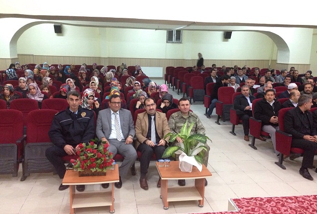 Nizip İlçe Müftülüğünde Bir Kask Bir Can Projesi Bilgilendirme Semineri yapıldı. Nizip İlçe Müftülüğünde Bir Kask Bir Can Projesi Bilgilendirme Semineri yapıldı.