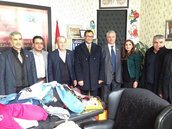 Nizip Kaymakamı Sayın Harun SARIFAKIOĞULLARI, Nizip Sevgi Evindeki yardım dağıtım pro