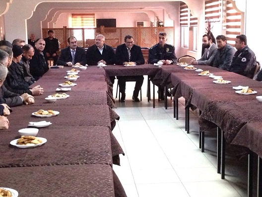 Nizip Kaymakamı Harun SARIFAKIOĞULLARI, Suriyeli Misafirlerle bir toplantı yaptı. Nizip Kaymakamı Harun SARIFAKIOĞULLARI, Suriyeli Misafirlerle bir toplantı yaptı.