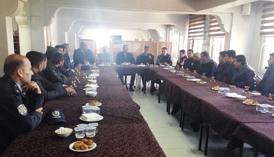 Nizip MYO ve Nizip Eğitim Fakültesine öğrenci taşıyan minibüs şoförleri ile toplantı Nizip MYO ve Nizip Eğitim Fakültesine öğrenci taşıyan minibüs şoförleri ile toplantı