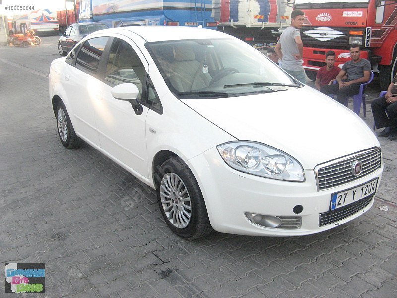 Türkmenler oto galeriden 2012 model fıat linea