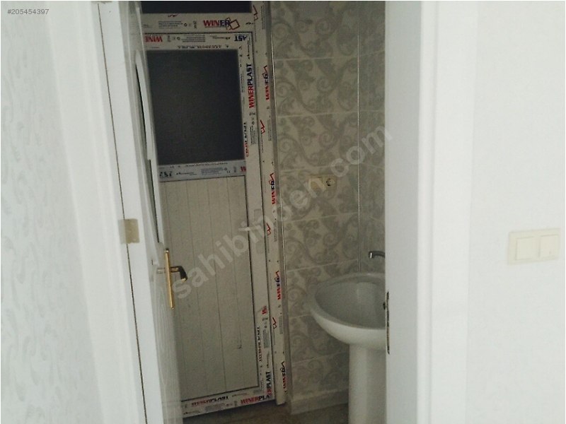 MÜSLÜM ERDOĞAN İLKOKULU YANINDA 2+1 120 m ² ARA KAT DAİRE