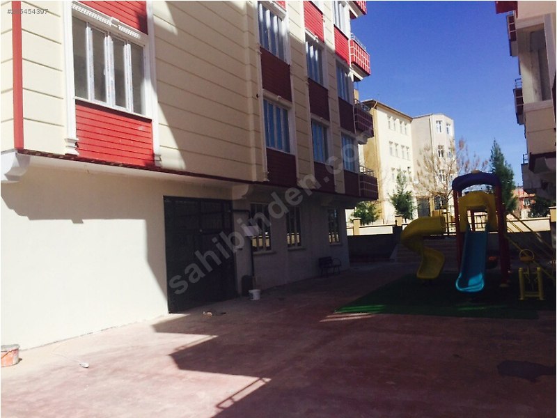 MÜSLÜM ERDOĞAN İLKOKULU YANINDA 2+1 120 m ² ARA KAT DAİRE