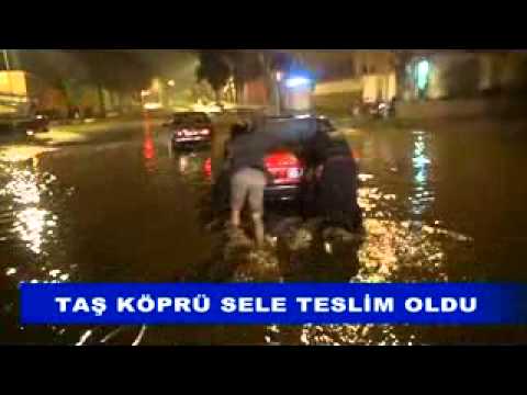 Taş köprü sele teslim oldu