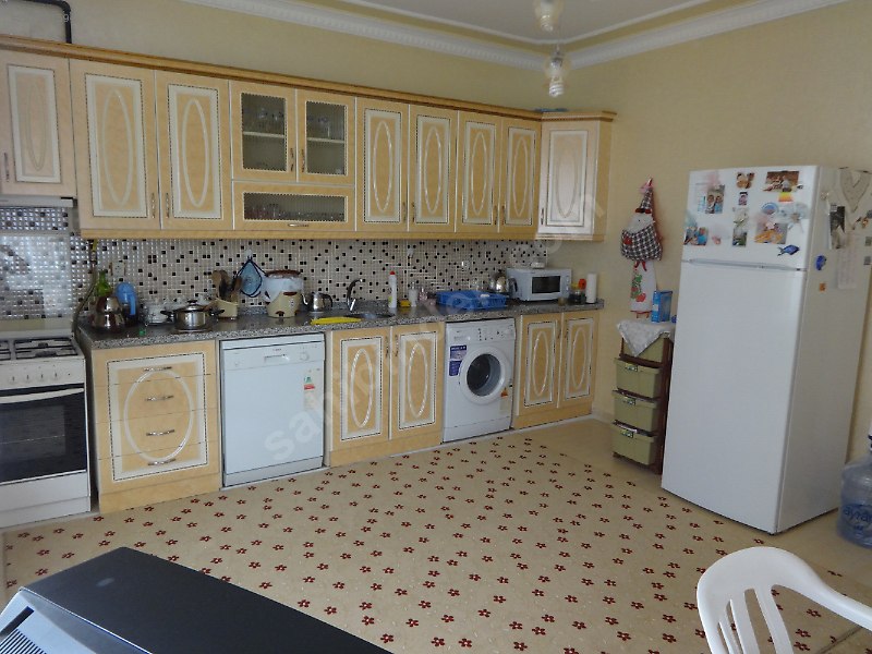 35 m.lik yol üzerinde bakımlı daire