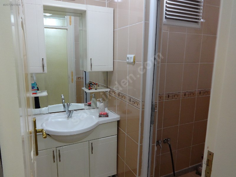 35 m.lik yol üzerinde bakımlı daire