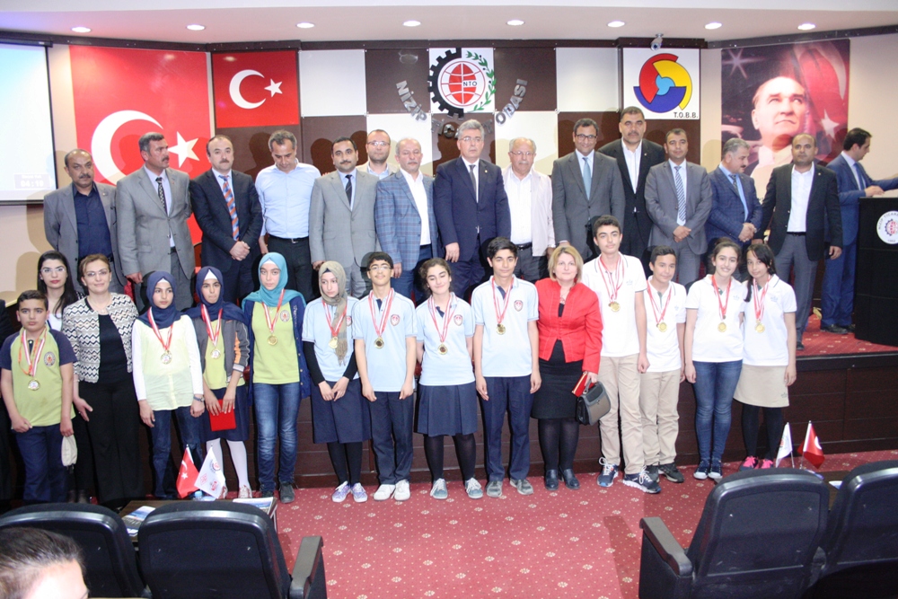 Nizip Ticaret Odası Sponsorluğunda Düzenlenen Bilgi Yarışması Finali Yapıldı Nizip Ticaret Odası Sponsorluğunda Düzenlenen Bilgi Yarışması Finali Yapıldı