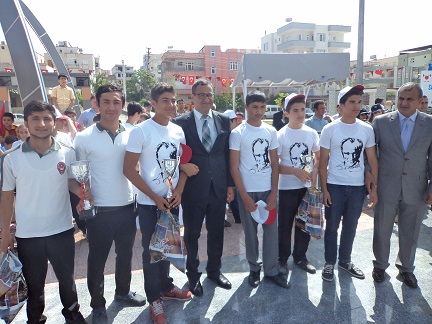 Nizip’te 19 Mayıs Atatürk’ü Anma ve Gençlik ve spor Bayramı coşkulu bir şekilde kutla Nizip’te 19 Mayıs Atatürk’ü Anma ve Gençlik ve spor Bayramı coşkulu bir şekilde kutla