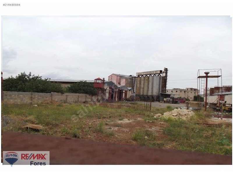 Nizip'te 5.000 m2 sanayi arsasi+8.000 m2 fistik bahçesi