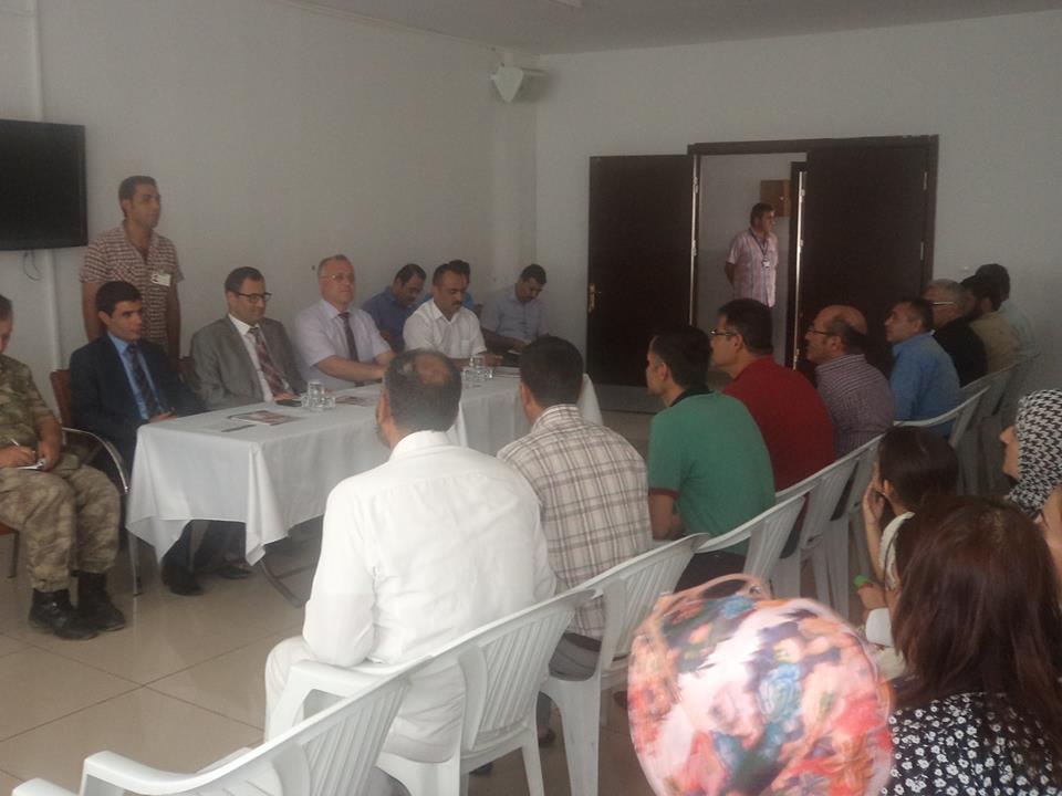 Nizip Çadırkent ve Konteyner kentte kalan Suriyeli misafirlerle halk toplantısı yapıl Nizip Çadırkent ve Konteyner kentte kalan Suriyeli misafirlerle halk toplantısı yapıl