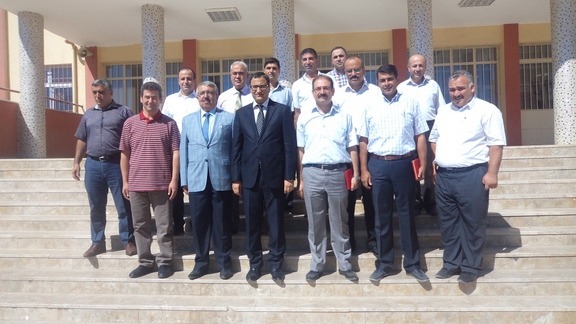 Fedakar öğretmen ve idarecilere plaket