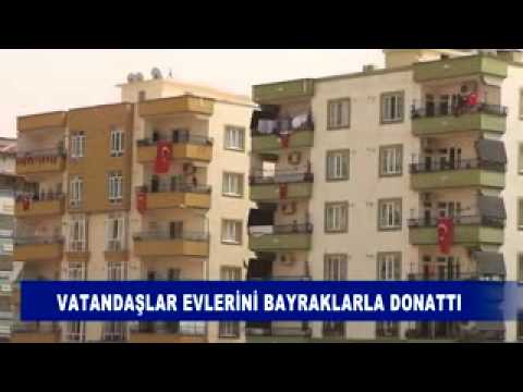 Vatandaşlar evlerini bayraklarla donatti
