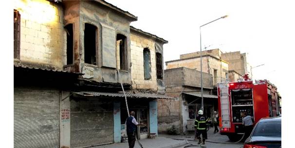 Zamanında Müdahale Tarihi Binayı Yanmaktan Kurtardı - Beyaz Gazete