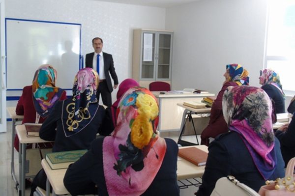 Müftülükten Bayan Din Görevlilerine Eğitim