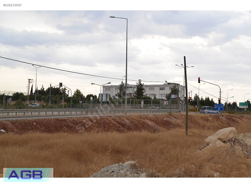Yılmaz Ateşgil'den Nizip'te Çevre Yoluna Cepheli Dükkan